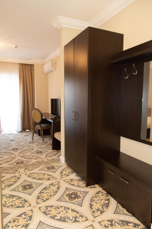 Hotel Palace Severin โดรเบตา-ตูร์นู เซเวริน ภายนอก รูปภาพ