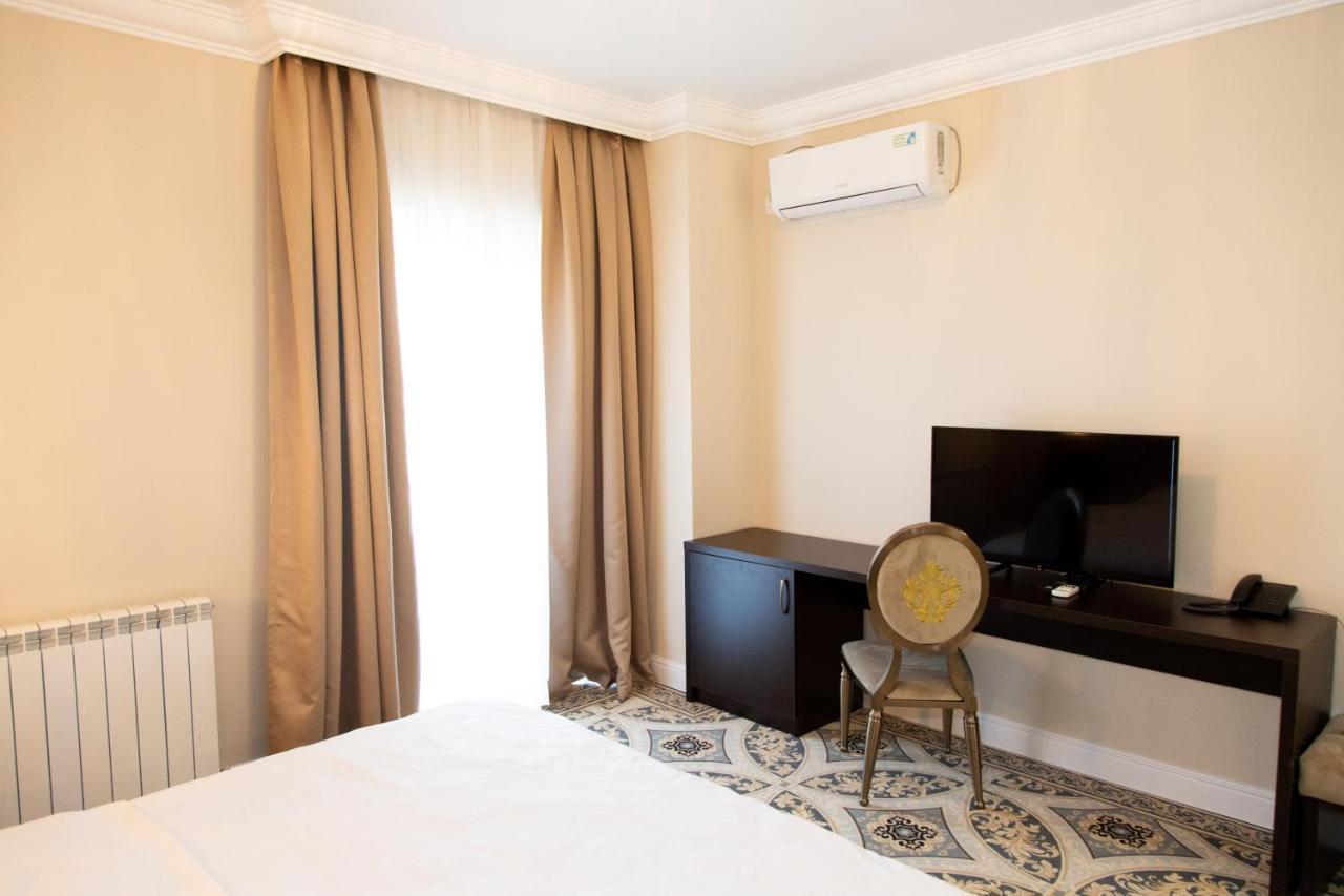 Hotel Palace Severin โดรเบตา-ตูร์นู เซเวริน ภายนอก รูปภาพ