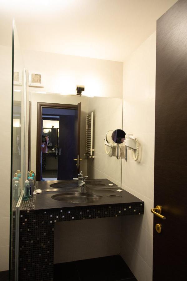 Hotel Palace Severin โดรเบตา-ตูร์นู เซเวริน ภายนอก รูปภาพ