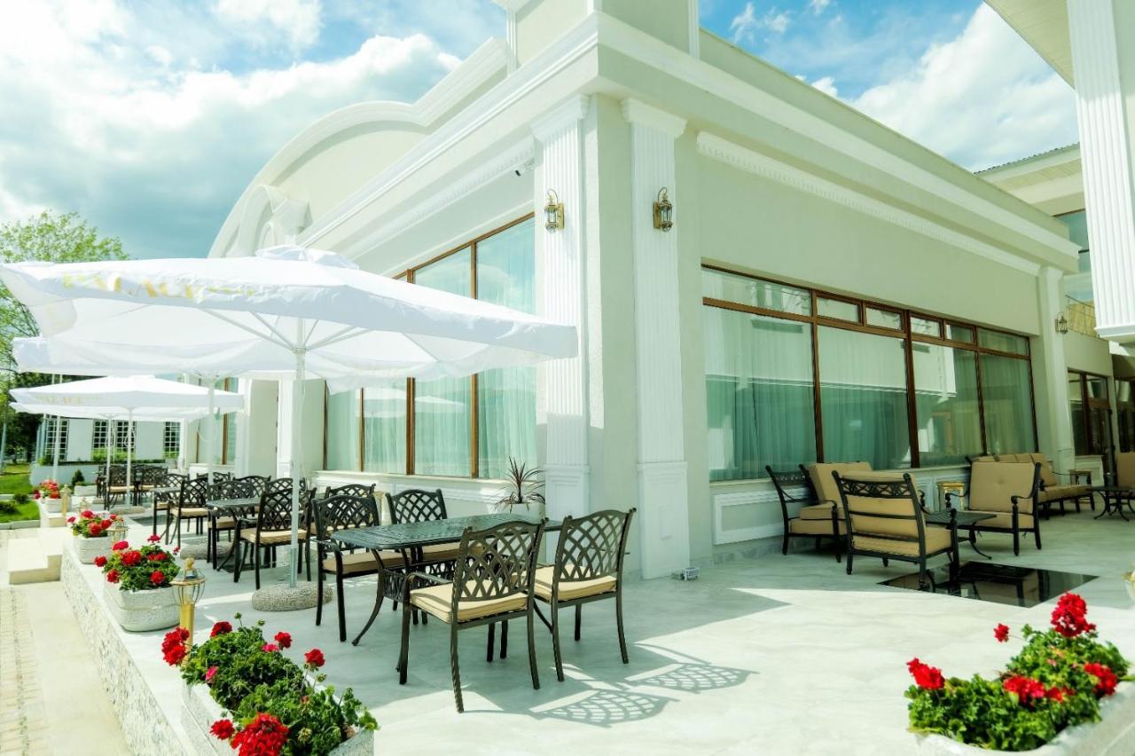 Hotel Palace Severin โดรเบตา-ตูร์นู เซเวริน ภายนอก รูปภาพ
