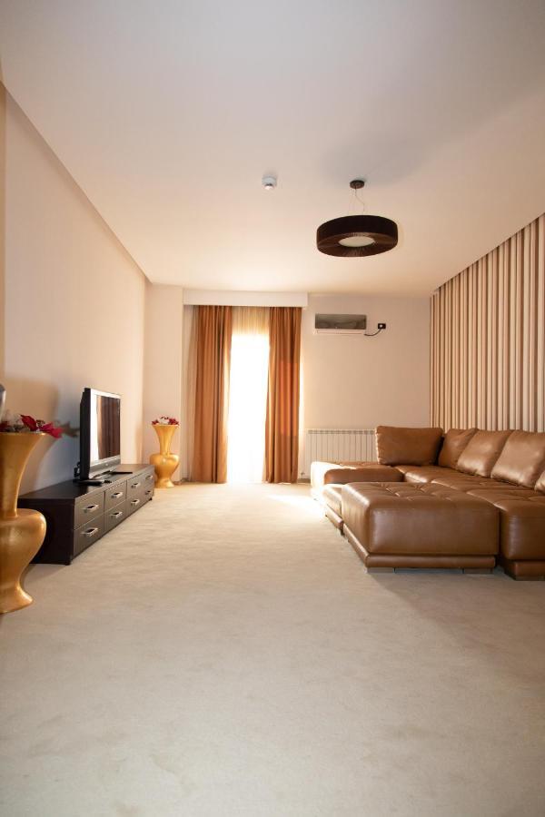 Hotel Palace Severin โดรเบตา-ตูร์นู เซเวริน ภายนอก รูปภาพ