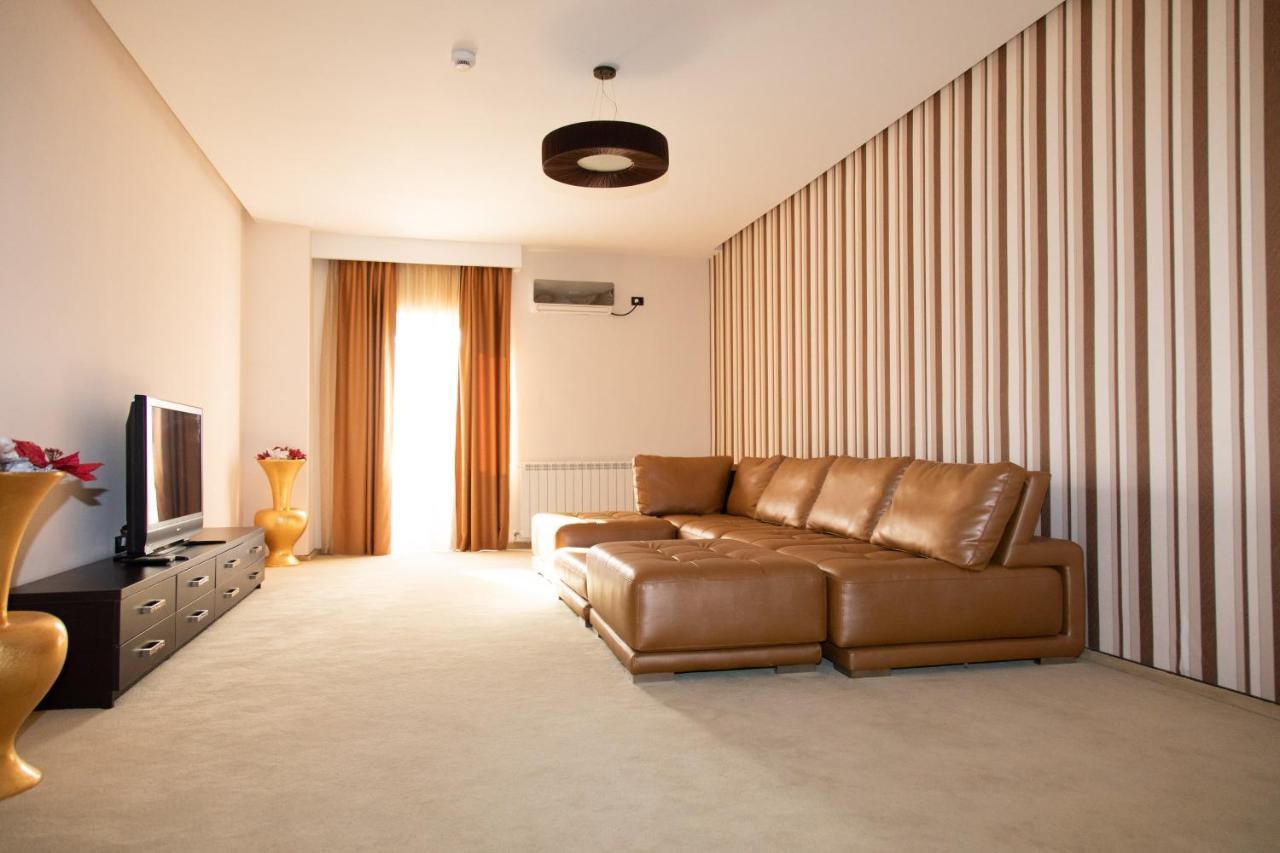 Hotel Palace Severin โดรเบตา-ตูร์นู เซเวริน ภายนอก รูปภาพ