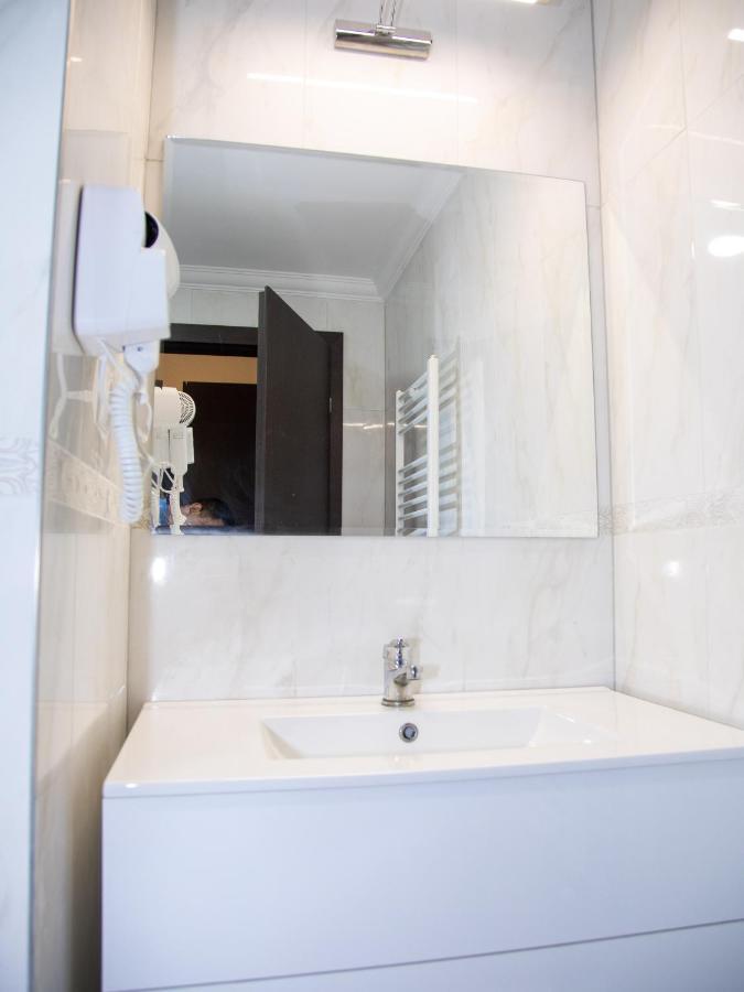 Hotel Palace Severin โดรเบตา-ตูร์นู เซเวริน ภายนอก รูปภาพ