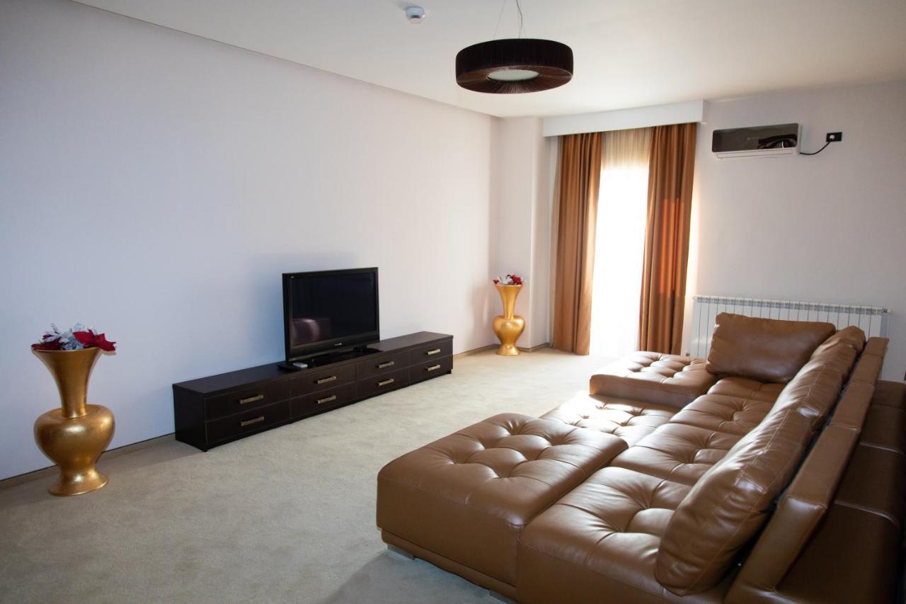 Hotel Palace Severin โดรเบตา-ตูร์นู เซเวริน ภายนอก รูปภาพ